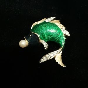 FISH WITH PEARL BROOCH